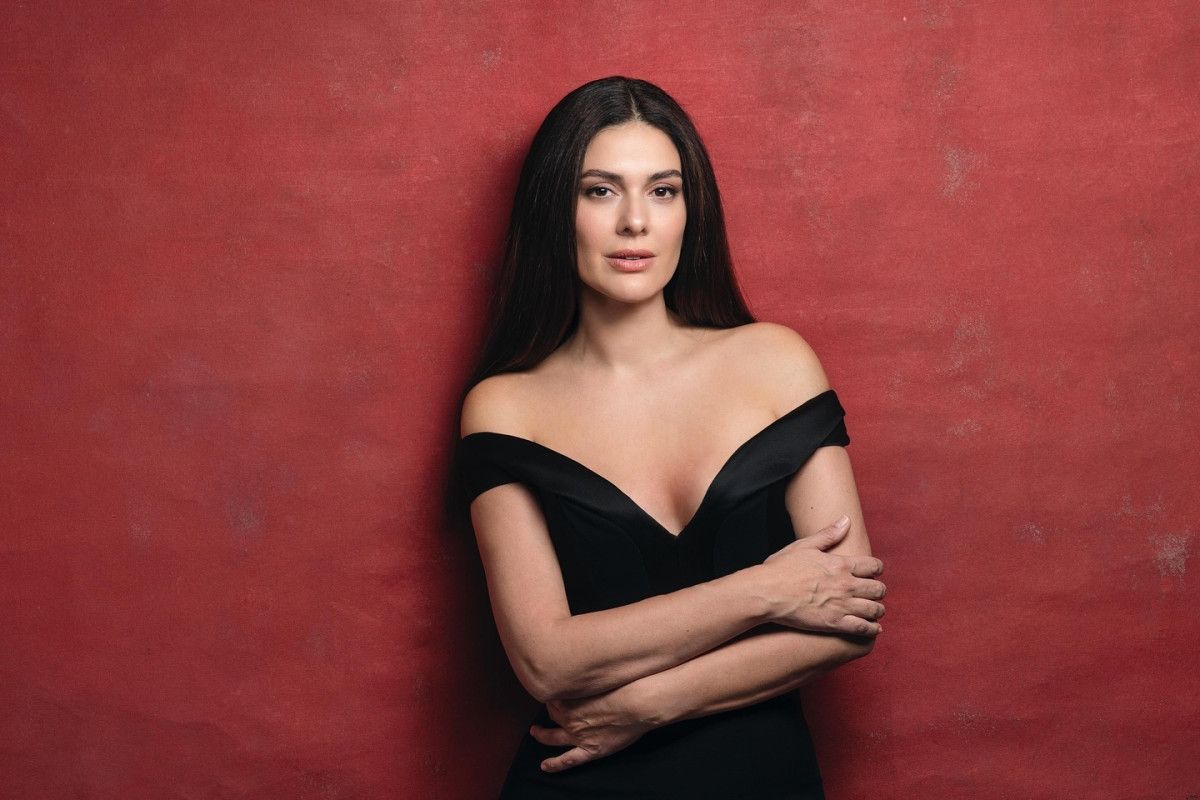 Bergüzar Korel’in Lisede Başlattığı Nostalji Yolculuğu