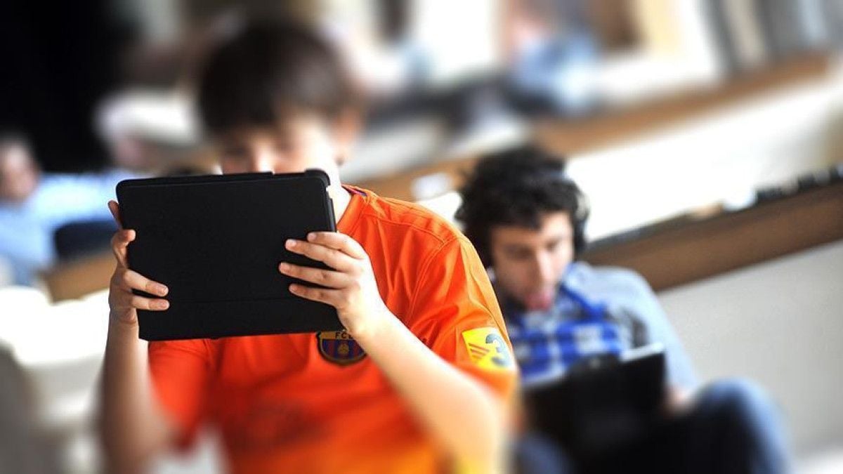 Çocuk ve Gençlerde Teknoloji Bağımlılığının Psikolojik Etkileri: Ekran Süresi ve Ruh Sağlığı Bağlantısı