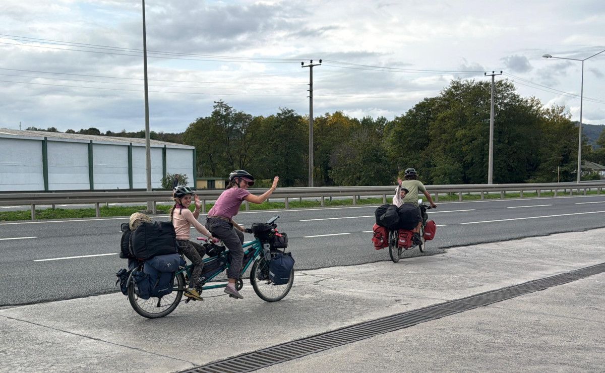 Dünyayı Pedallayan Aile: Türkiye’ye Artan Özlem ve Uzun Yol Planı