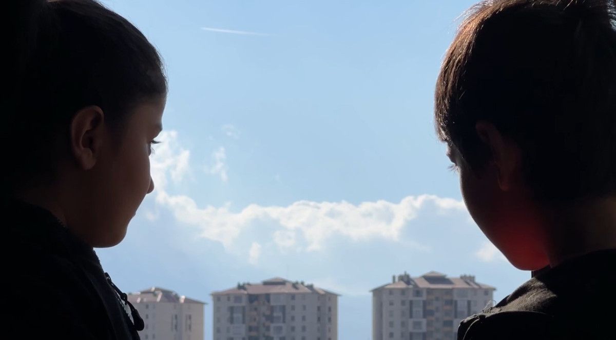 Cilo Dağı: Karla Kaplı Zirve ve Bulutlarla Oluşan Kartpostallık Manzara