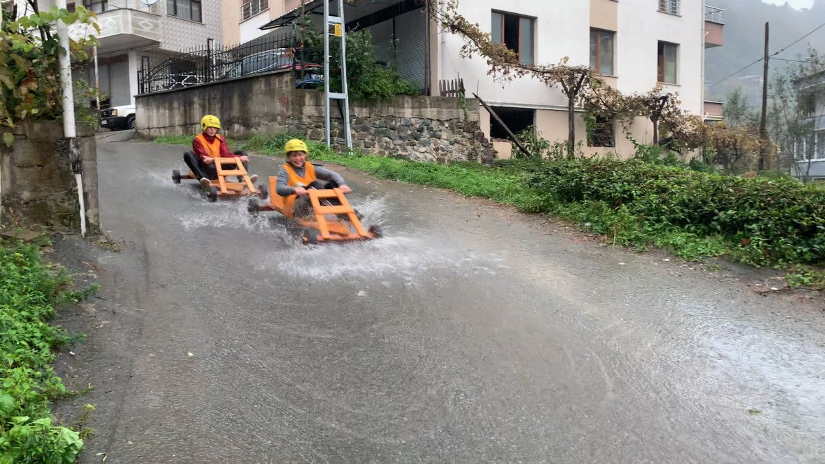 Laz Ralli Dikkaya'da Tahta Arabalarla Heyecan Dolu 15. Yıl: 50 Yarışmacı Üç Kategoride Yol Aldı