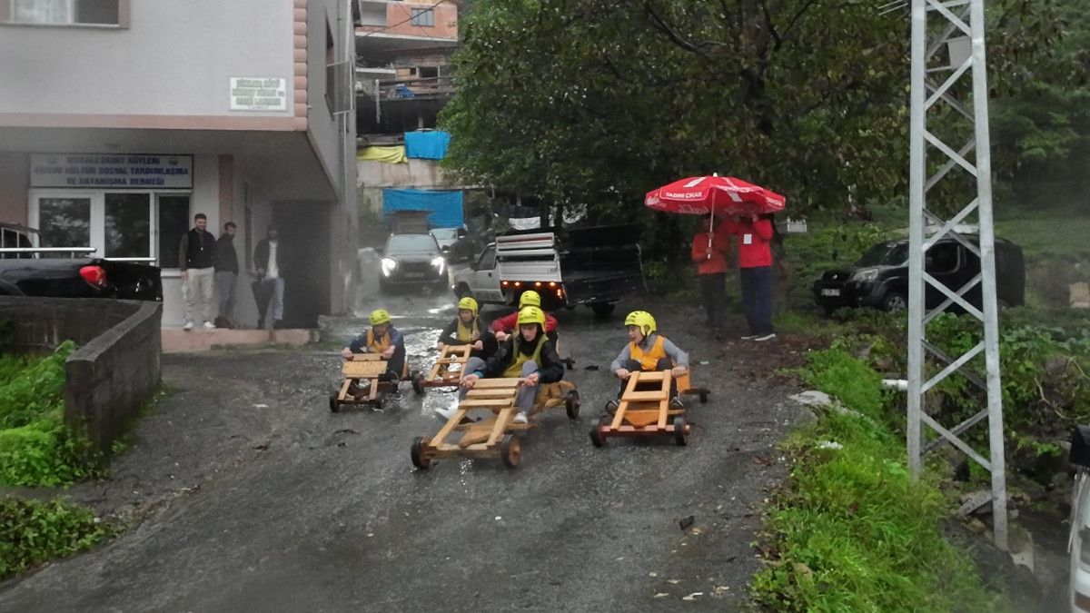 Laz Ralli Dikkaya'da Tahta Arabalarla Heyecan Dolu 15. Yıl: 50 Yarışmacı Üç Kategoride Yol Aldı