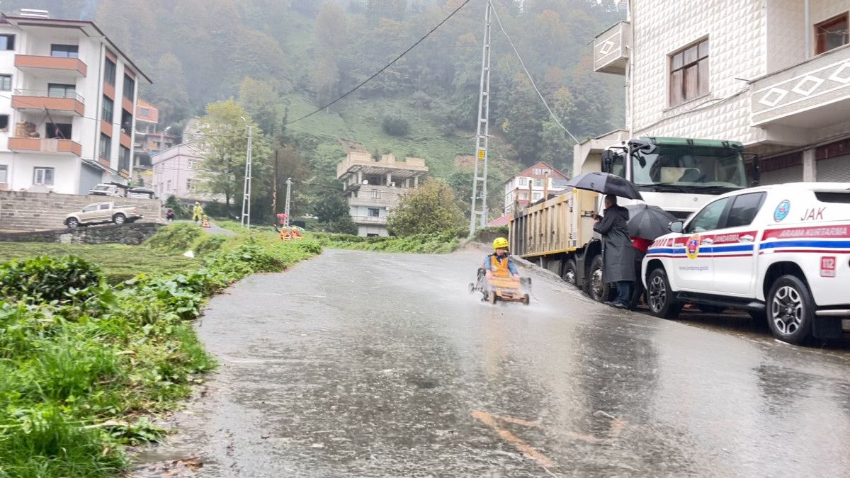 Laz Ralli Dikkaya'da Tahta Arabalarla Heyecan Dolu 15. Yıl: 50 Yarışmacı Üç Kategoride Yol Aldı