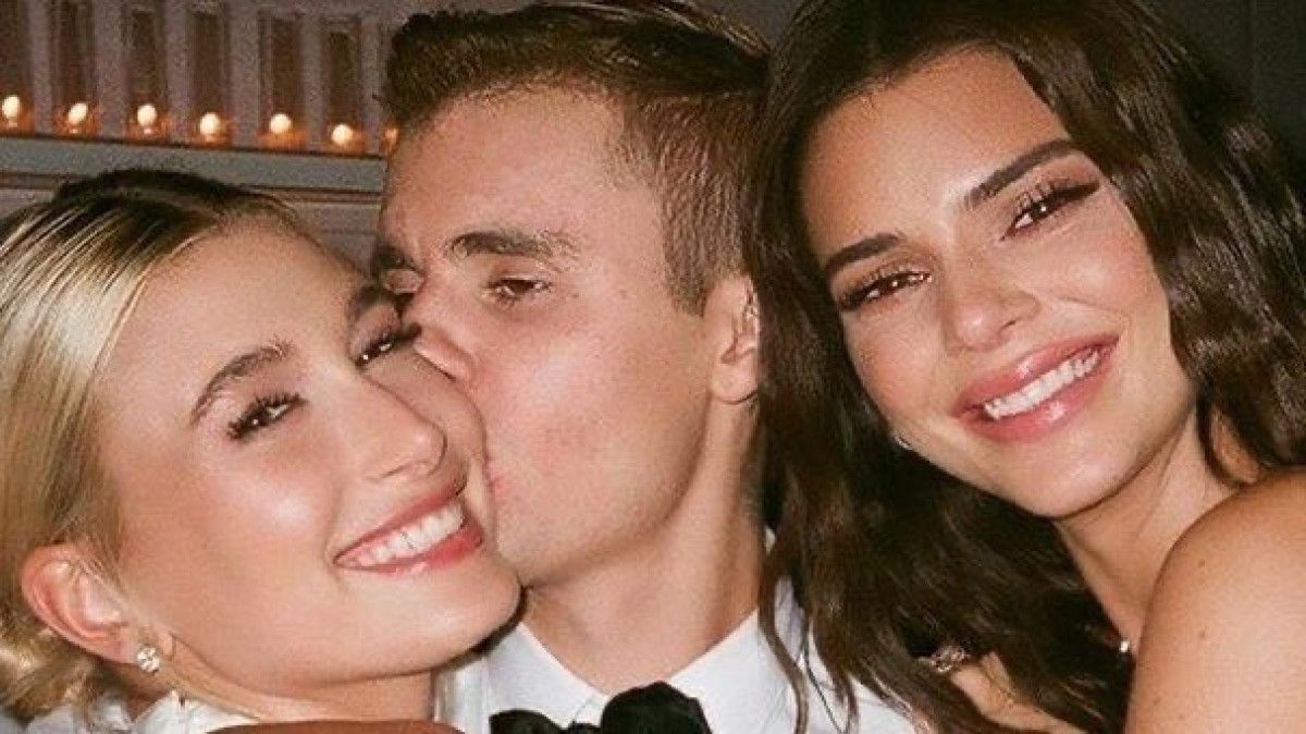 Dünyaca Ünlü Modellerin Konser Anı: Kendall Jenner, Justin ve Hailey Bieber Birlikte Sahnede