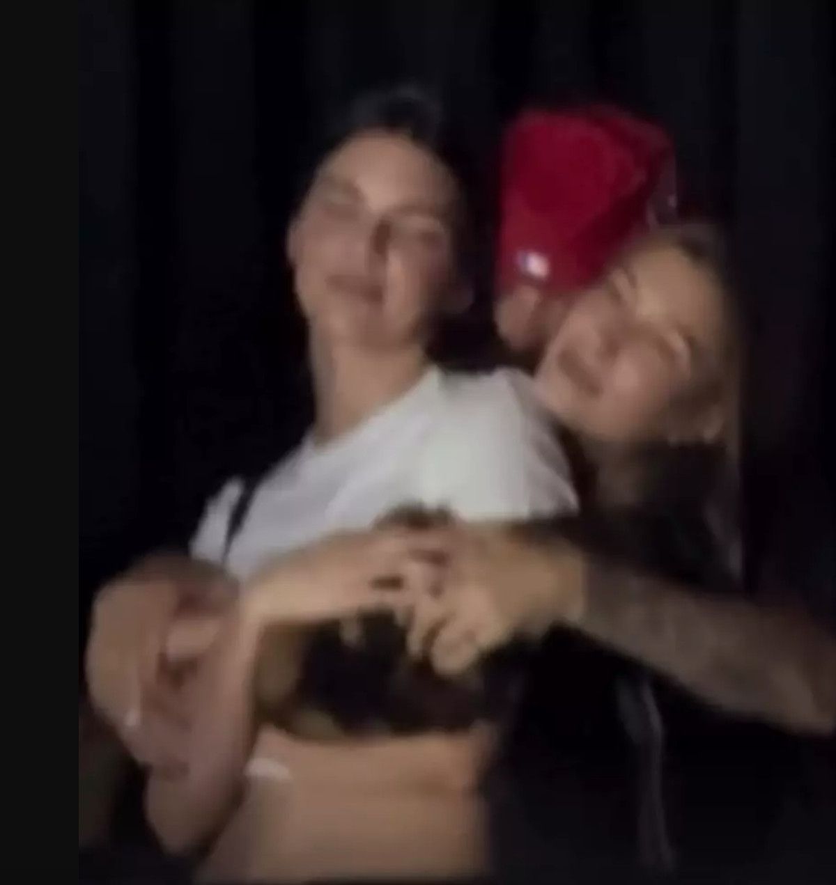 Dünyaca Ünlü Modellerin Konser Anı: Kendall Jenner, Justin ve Hailey Bieber Birlikte Sahnede