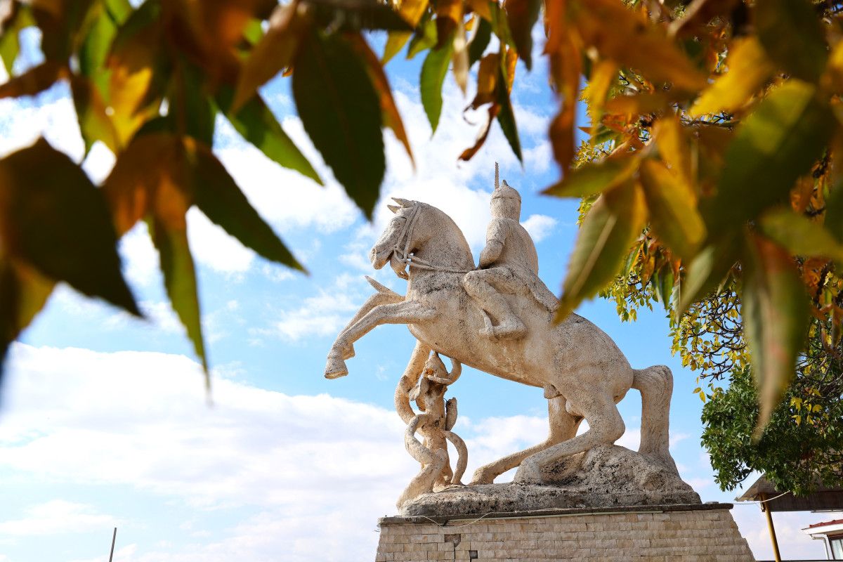 Harput Mahallesi: Sonbaharın Altın Tonlarıyla Büyüleyen 4 Bin Yıllık Tarih