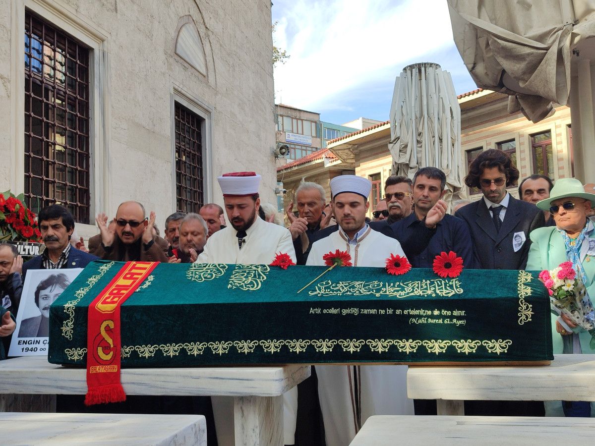 Engin Çağlar İçin Son Yolculuk: Cenazede Nuri Alçoyla Fotoğraf Anları