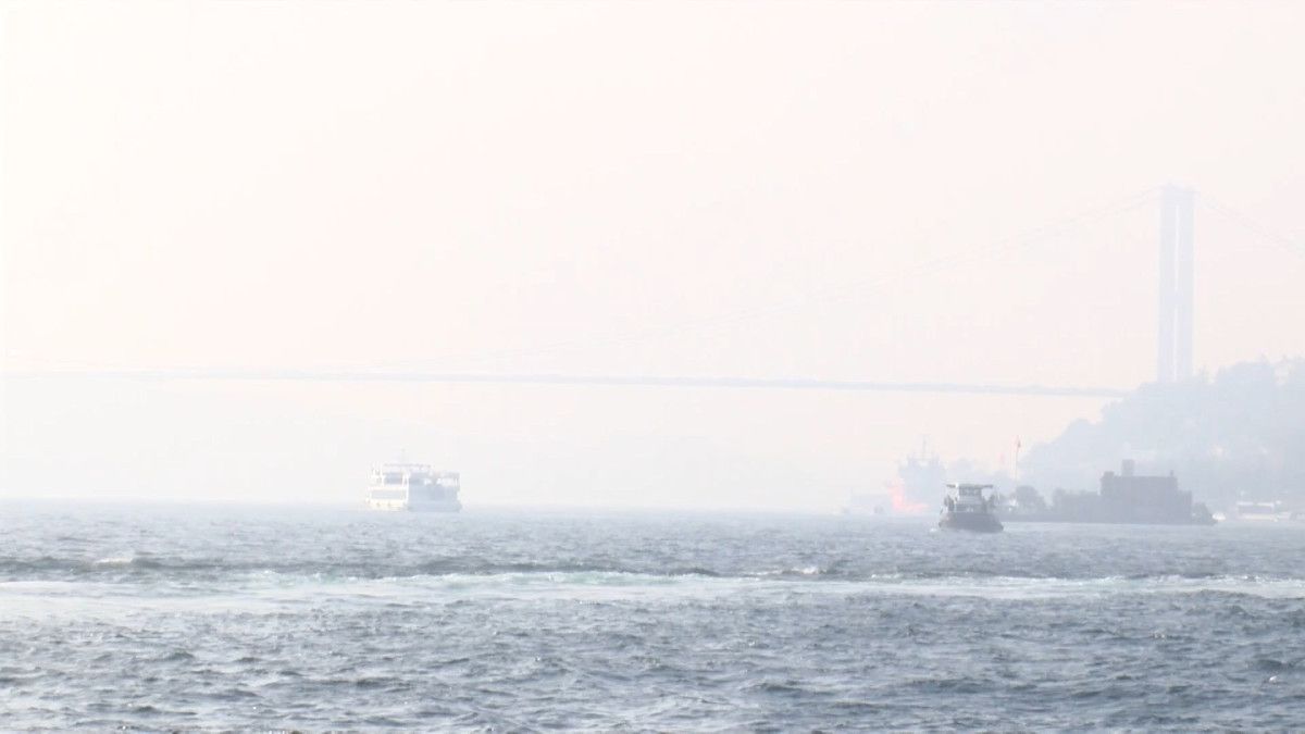 İstanbul Boğazı'nda Yoğun Sis: Görüş Mesafesi Belirgin Şekilde Azaldı