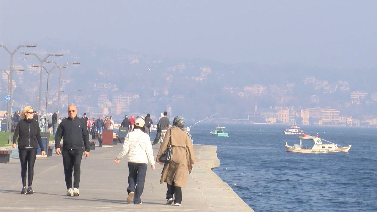İstanbul Boğazı'nda Yoğun Sis: Görüş Mesafesi Belirgin Şekilde Azaldı