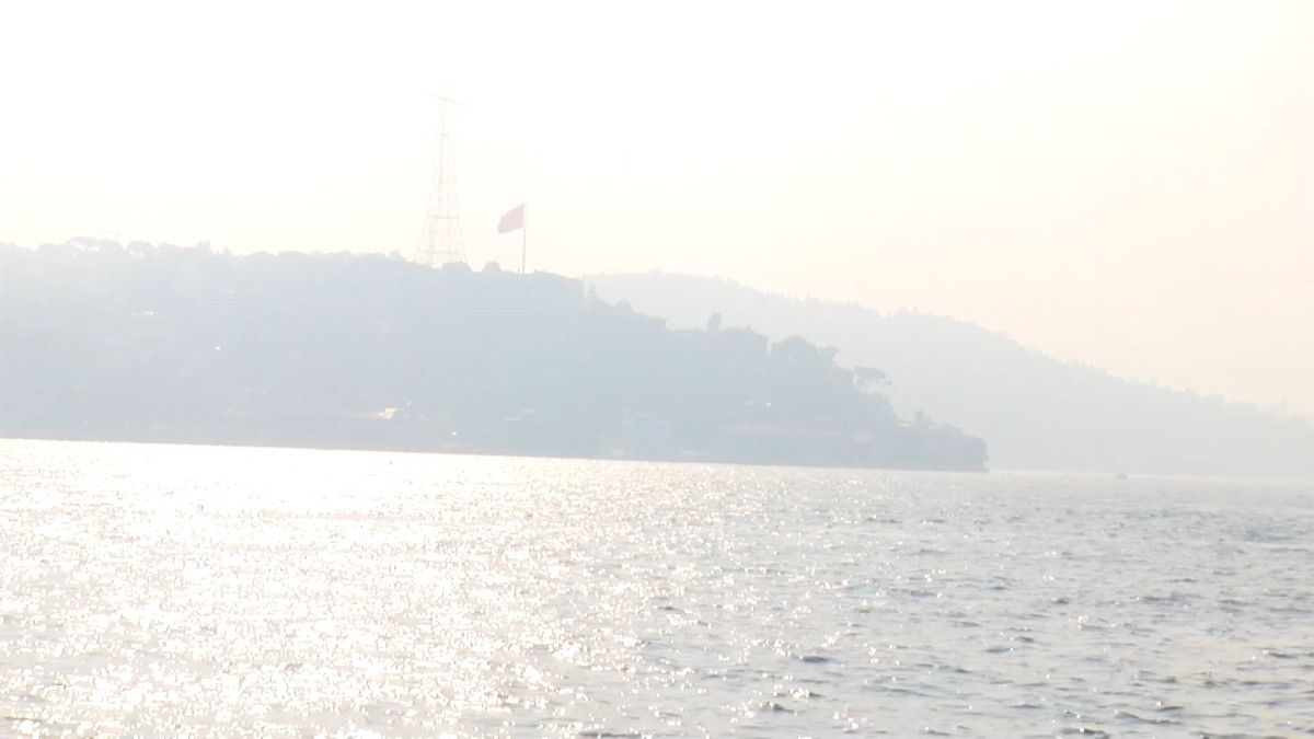 İstanbul Boğazı'nda Yoğun Sis: Görüş Mesafesi Belirgin Şekilde Azaldı