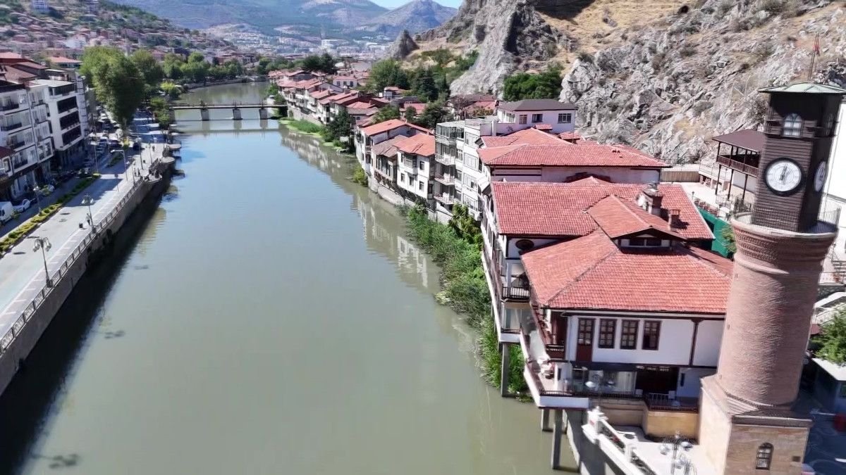 Amasya'nın Yanıktepe'de Işıklı Yazı: Hollywood Dakikaları ve Şehrin Doğasıyla Buluşması