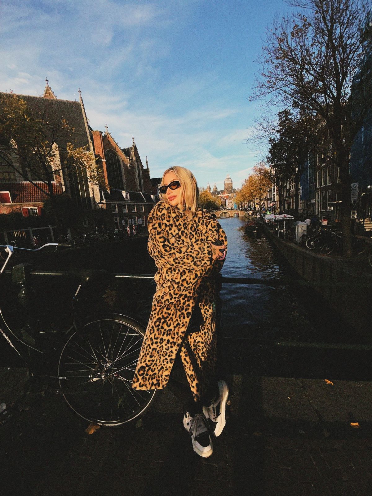 İrem Derici’nin Hollanda Gezisi ve Maç Gerginliği: Polislerle Yaşanan Olaylar