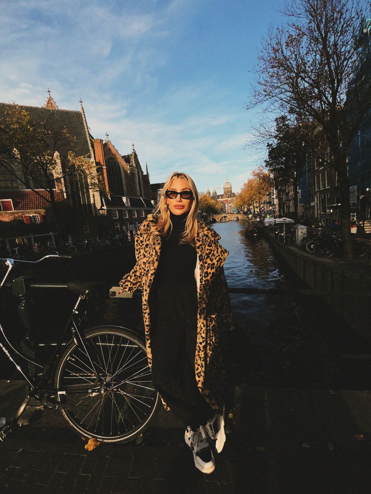 İrem Derici’nin Hollanda Gezisi ve Maç Gerginliği: Polislerle Yaşanan Olaylar