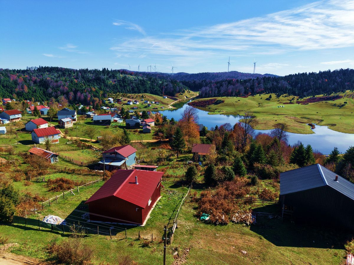 Sultanpınar Yaylası’nda Sonbaharın Renk Cümbüşü: Yükseklerde Büyüleyen Manzara