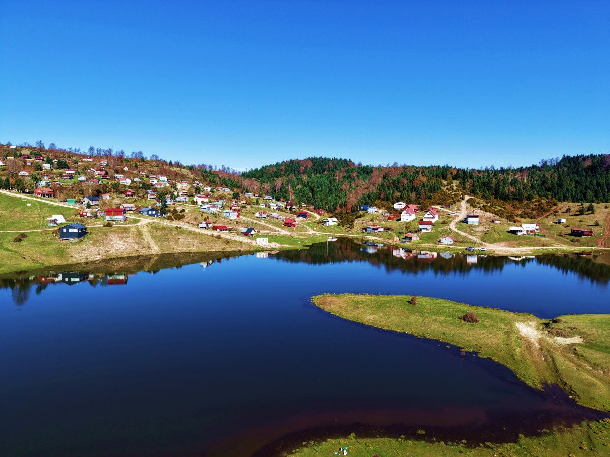 Sultanpınar Yaylası’nda Sonbaharın Renk Cümbüşü: Yükseklerde Büyüleyen Manzara