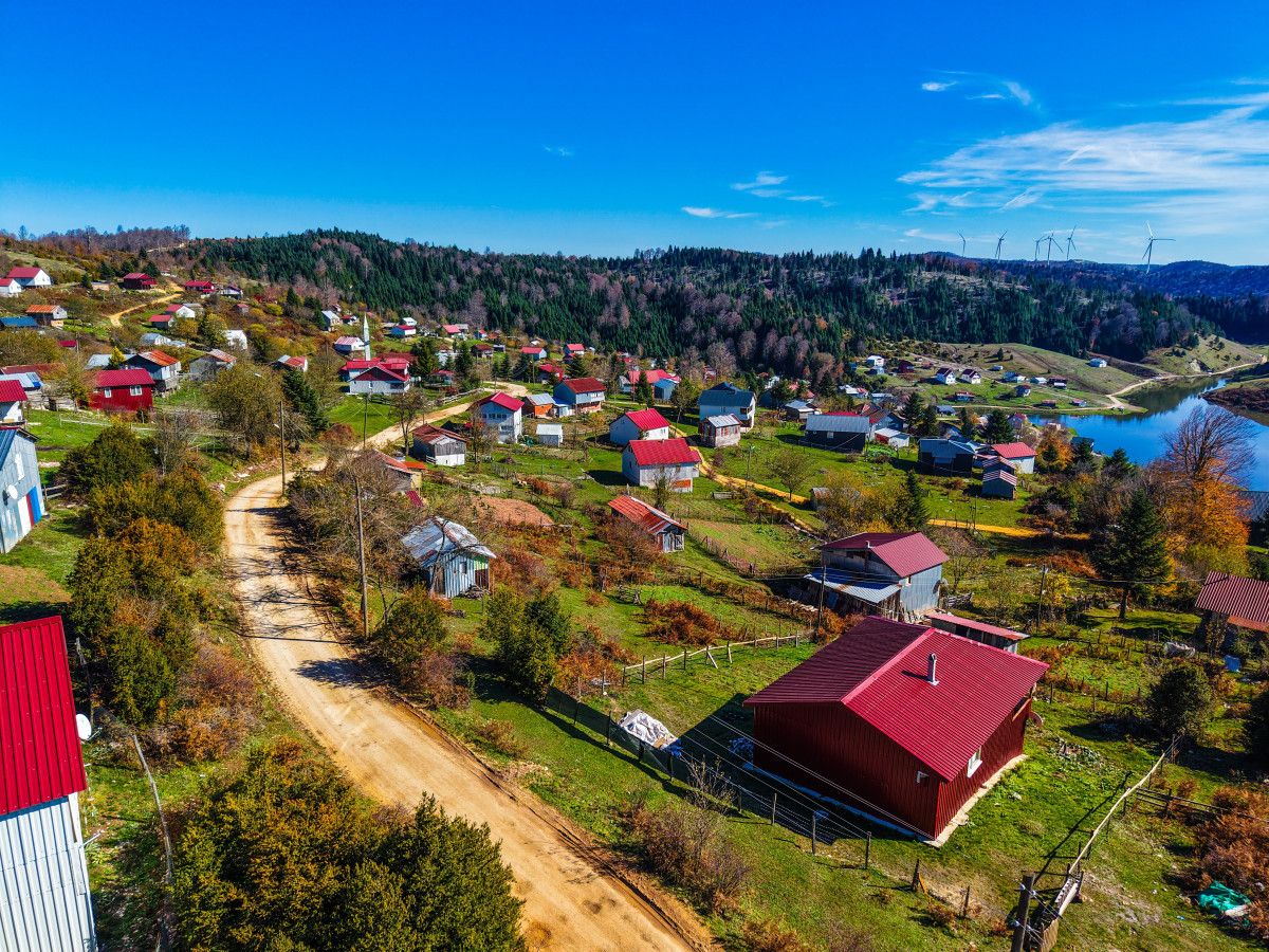 Sultanpınar Yaylası’nda Sonbaharın Renk Cümbüşü: Yükseklerde Büyüleyen Manzara