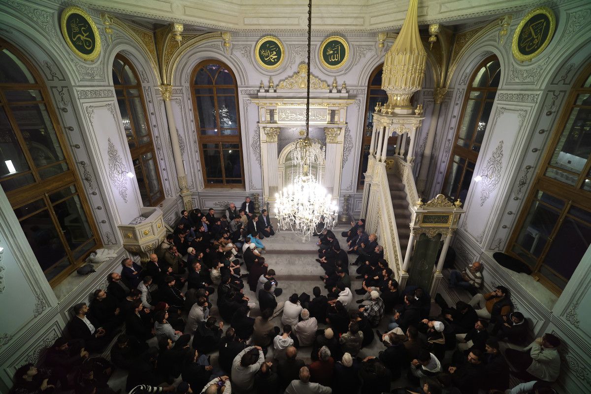 Geleceğe Umut: Gençler Sabah Namazında Omuz Omuza Birleşti