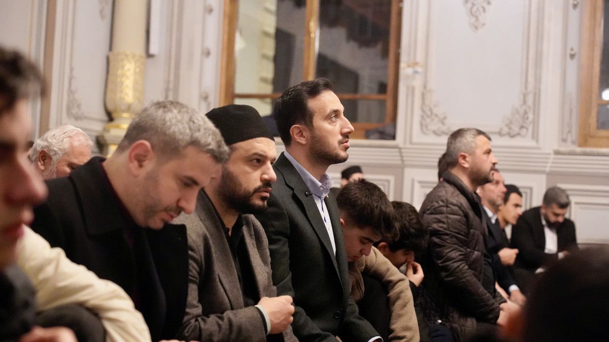 Geleceğe Umut: Gençler Sabah Namazında Omuz Omuza Birleşti