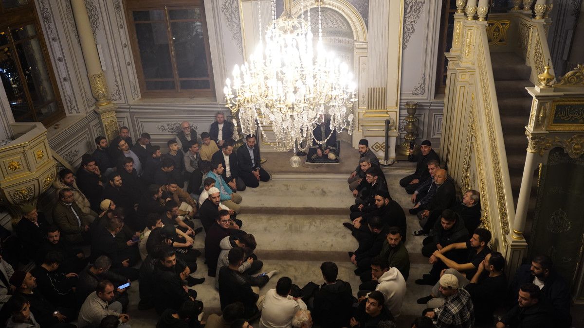 Geleceğe Umut: Gençler Sabah Namazında Omuz Omuza Birleşti