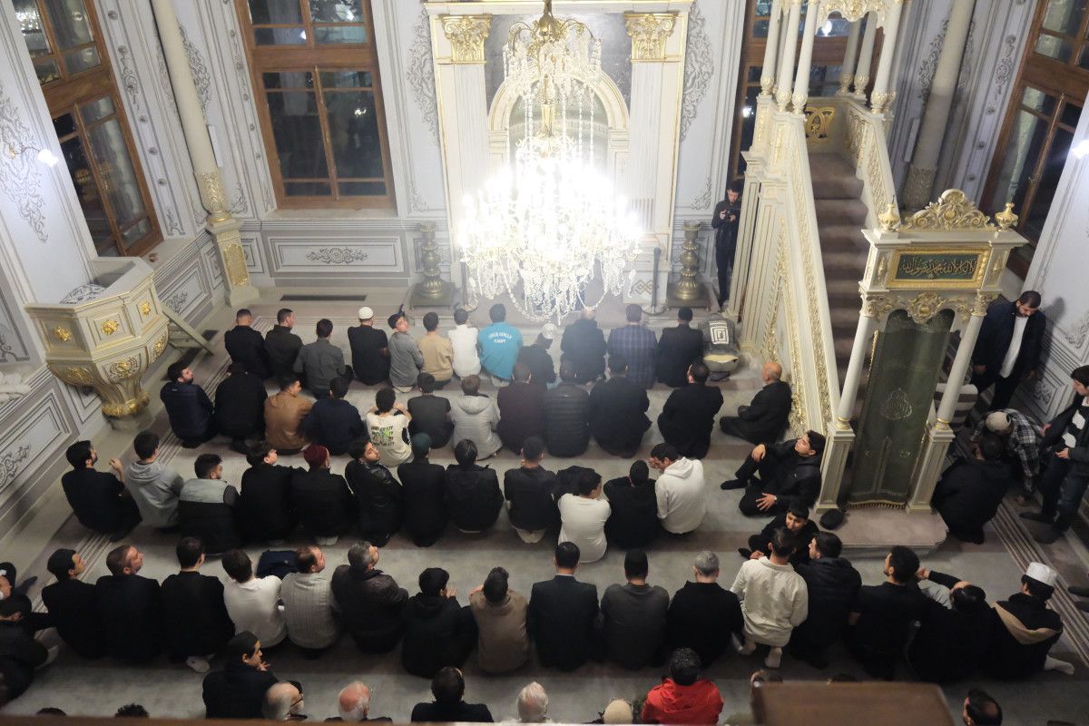 Geleceğe Umut: Gençler Sabah Namazında Omuz Omuza Birleşti