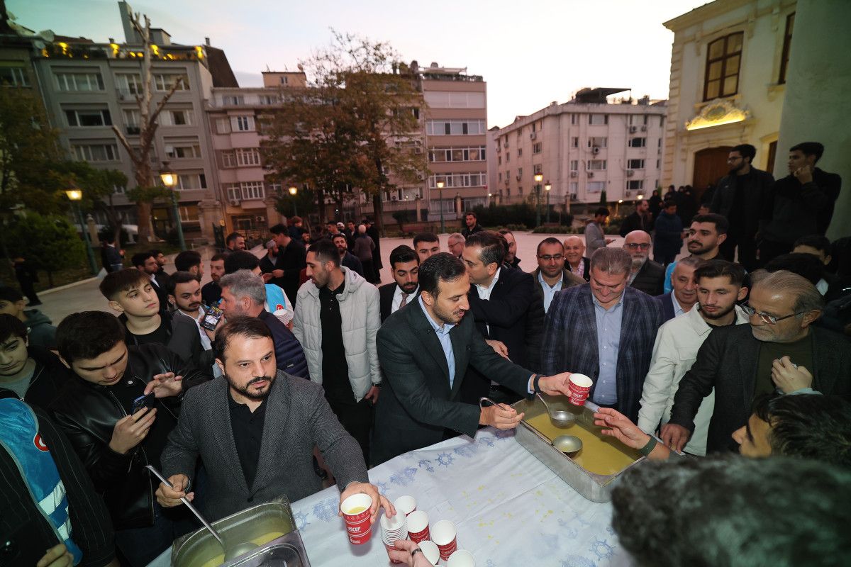 Geleceğe Umut: Gençler Sabah Namazında Omuz Omuza Birleşti