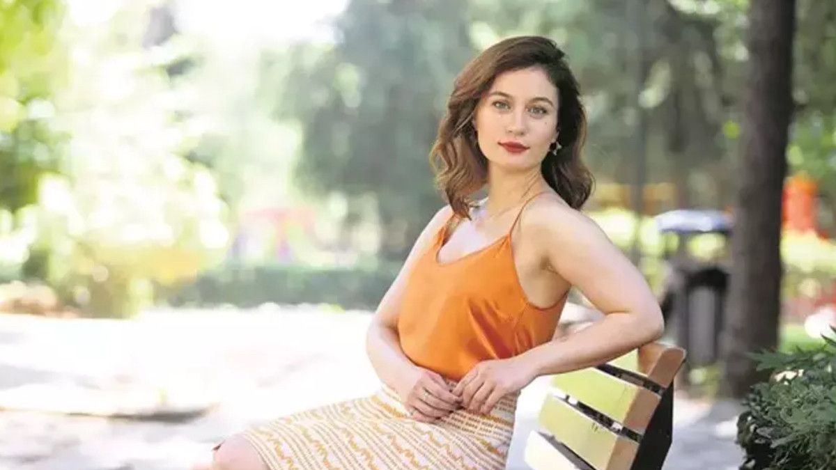 Taşacak Bu Deniz: Setten Gelen Görüntüler ve Berna Koraltürk Esintisi