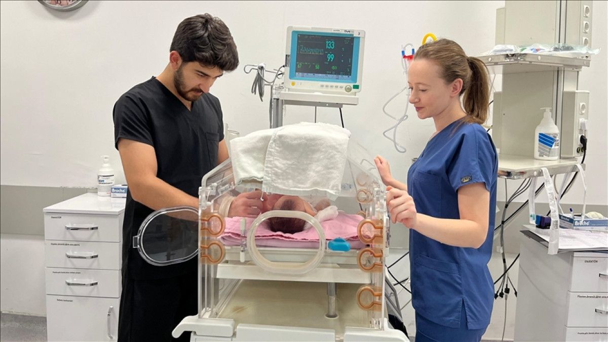 Prematüre Servisinde Yeni Doğan Sesleri: Doğduğu Hastanede Hizmet Veren İki Hemşire