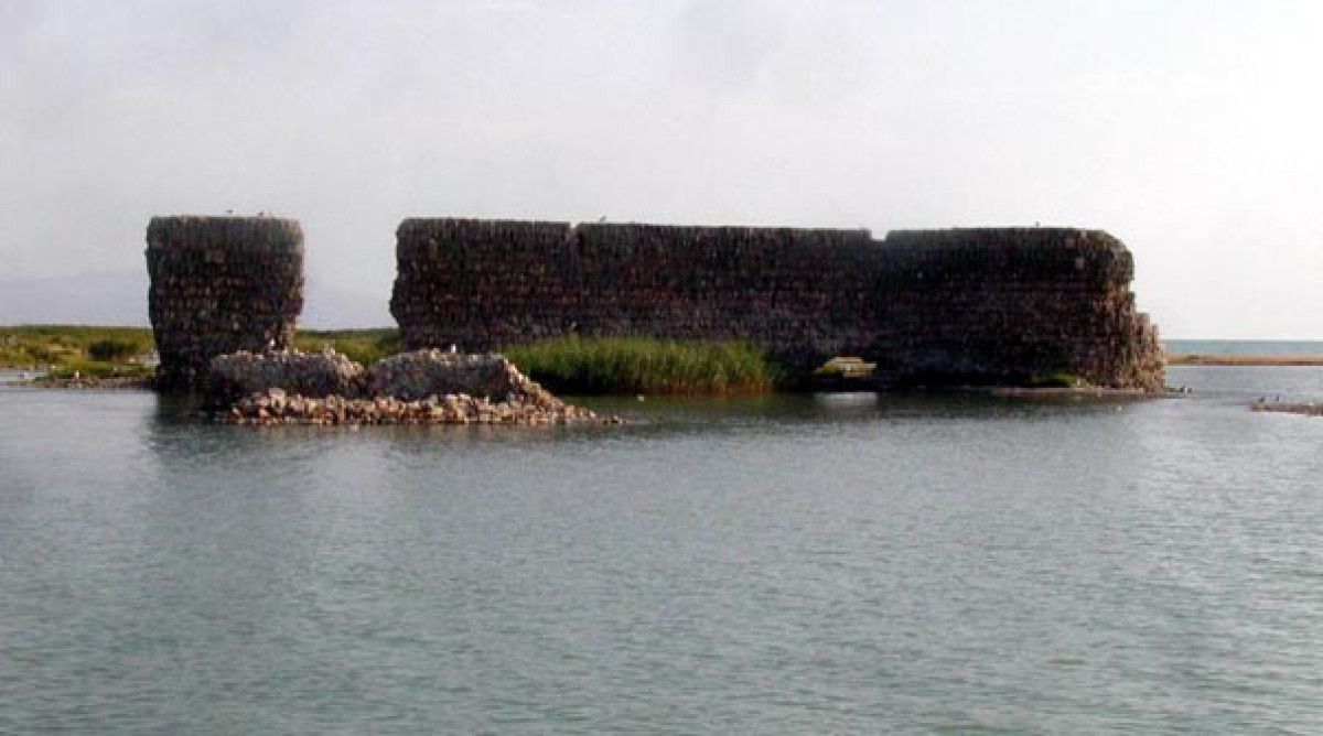 Erciş Kalesi ve Van Gölü: Kuraklığın Gölün Kıyısındaki İzleri