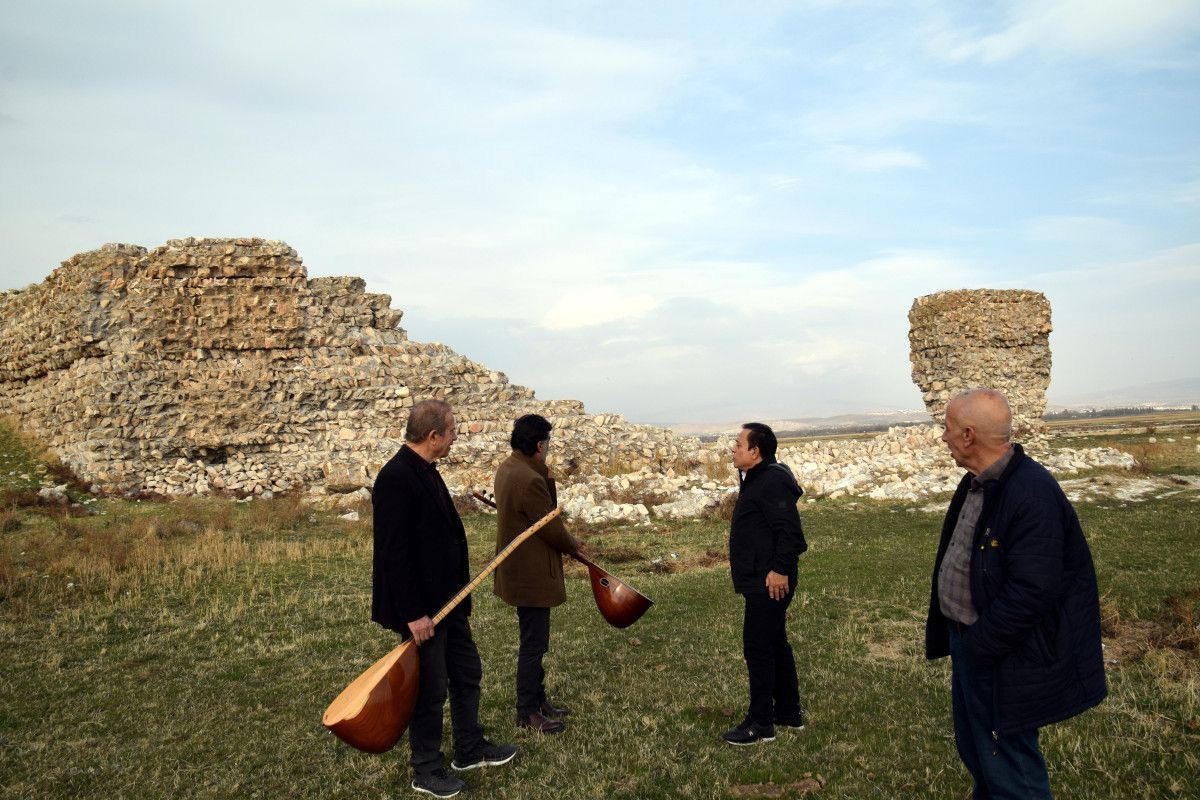 Erciş Kalesi ve Van Gölü: Kuraklığın Gölün Kıyısındaki İzleri