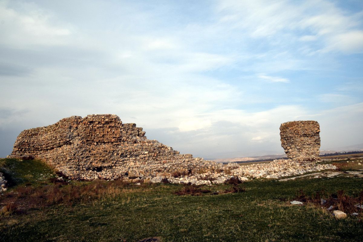 Erciş Kalesi ve Van Gölü: Kuraklığın Gölün Kıyısındaki İzleri