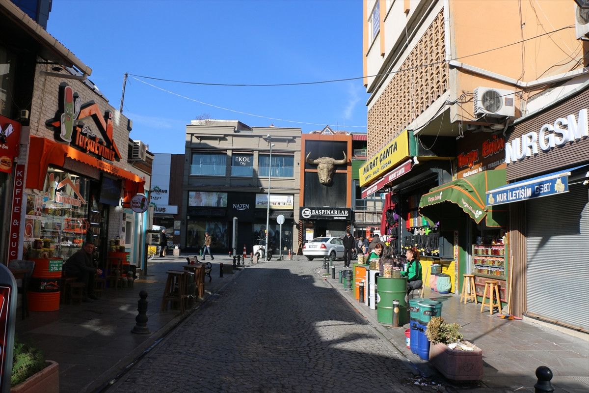 Boşanma Sürecinde Karşılıklı Dükkan Açılışı: Neşeli Günler'in Arkasında Gerçekler