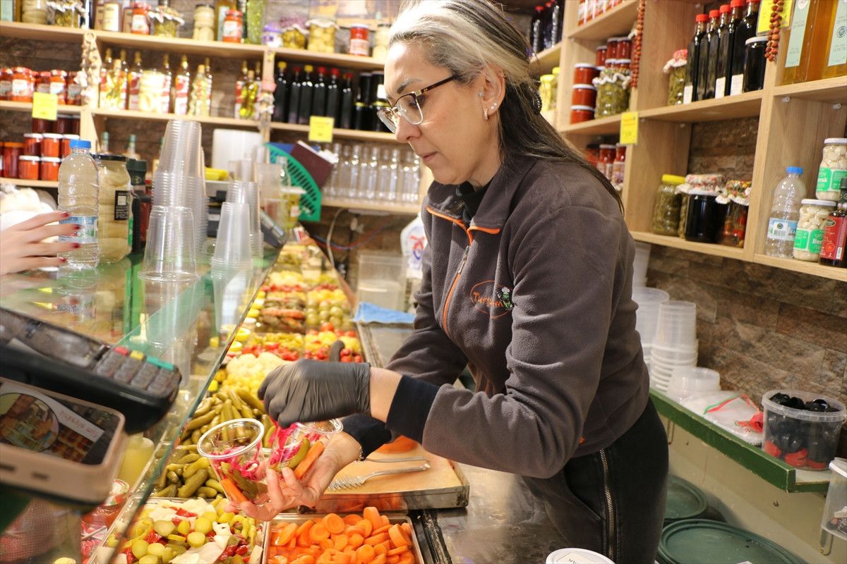 Boşanma Sürecinde Karşılıklı Dükkan Açılışı: Neşeli Günler'in Arkasında Gerçekler