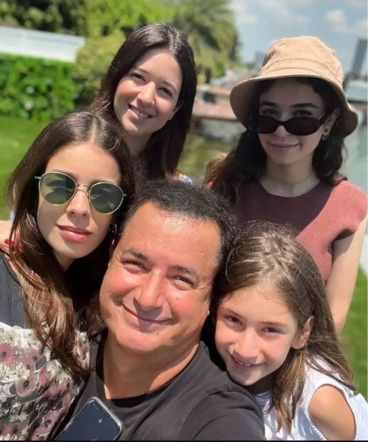 Ela Bebek: Ilıcalı Ailesinin İkinci Dede Sevinci ve Yeni Bir Başlık