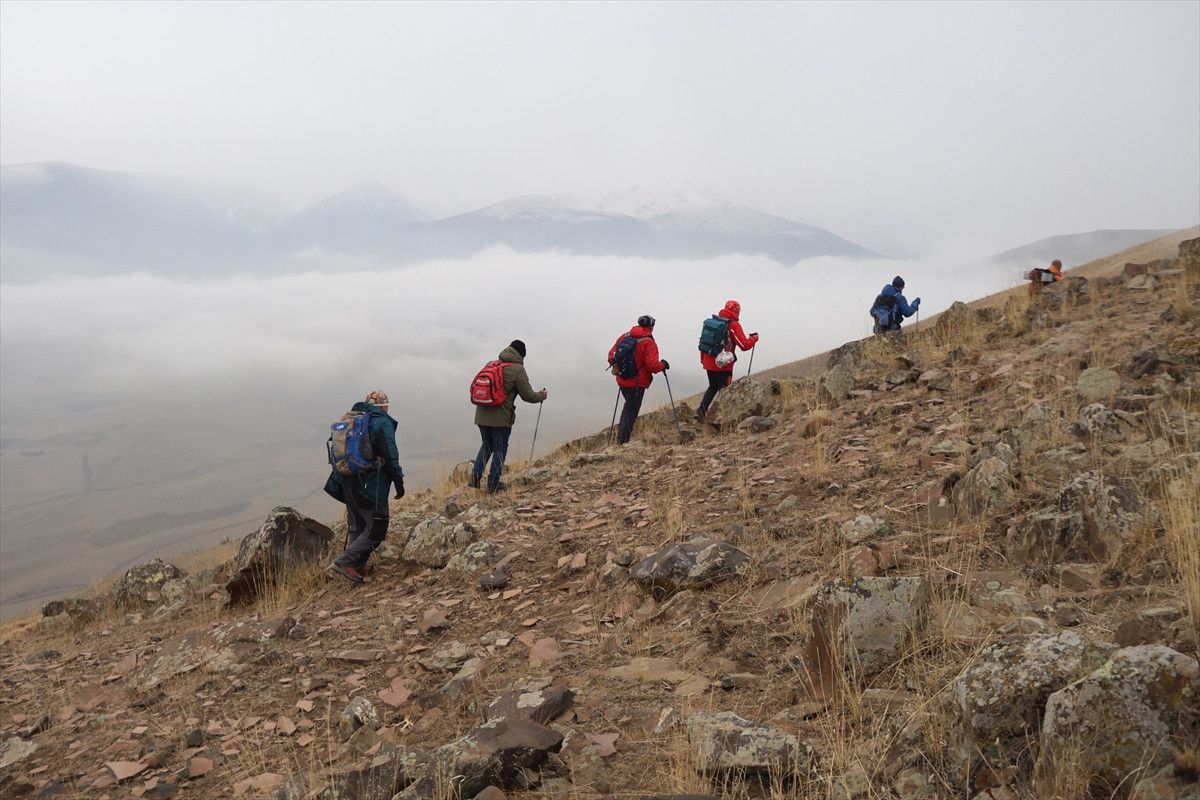 Aras Dağları: Sisli Manzaralar ve Doğa Tutkunlarıyla Dolu Bir Mevsim