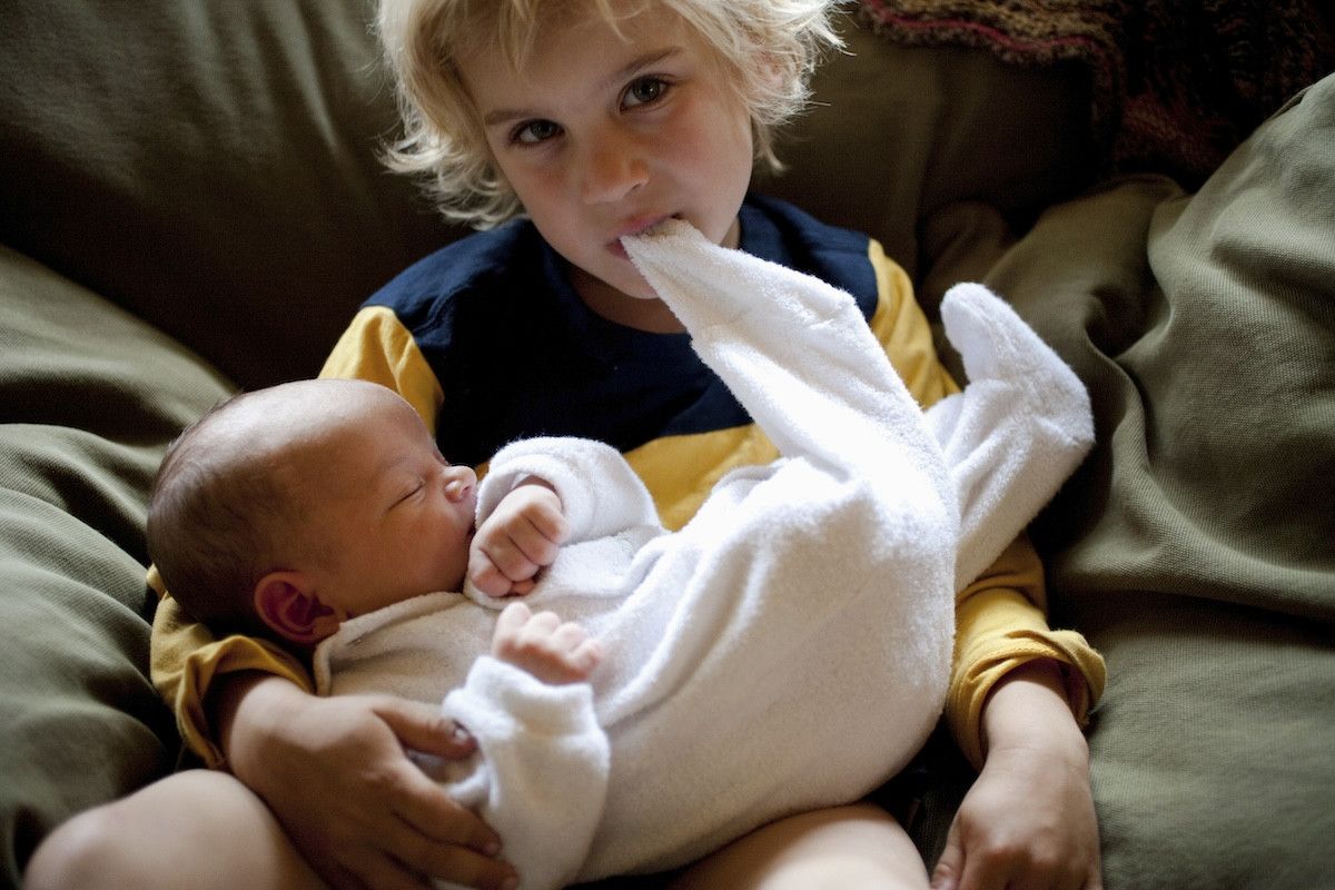 Kardeş Kıskançlığı mı, Görülme İhtiyacı mı? Aile İçindeki Duygusal İhmalin Gizli Yüzü