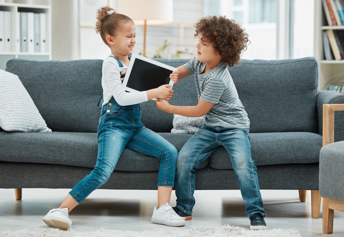 Kardeş Kıskançlığı mı, Görülme İhtiyacı mı? Aile İçindeki Duygusal İhmalin Gizli Yüzü