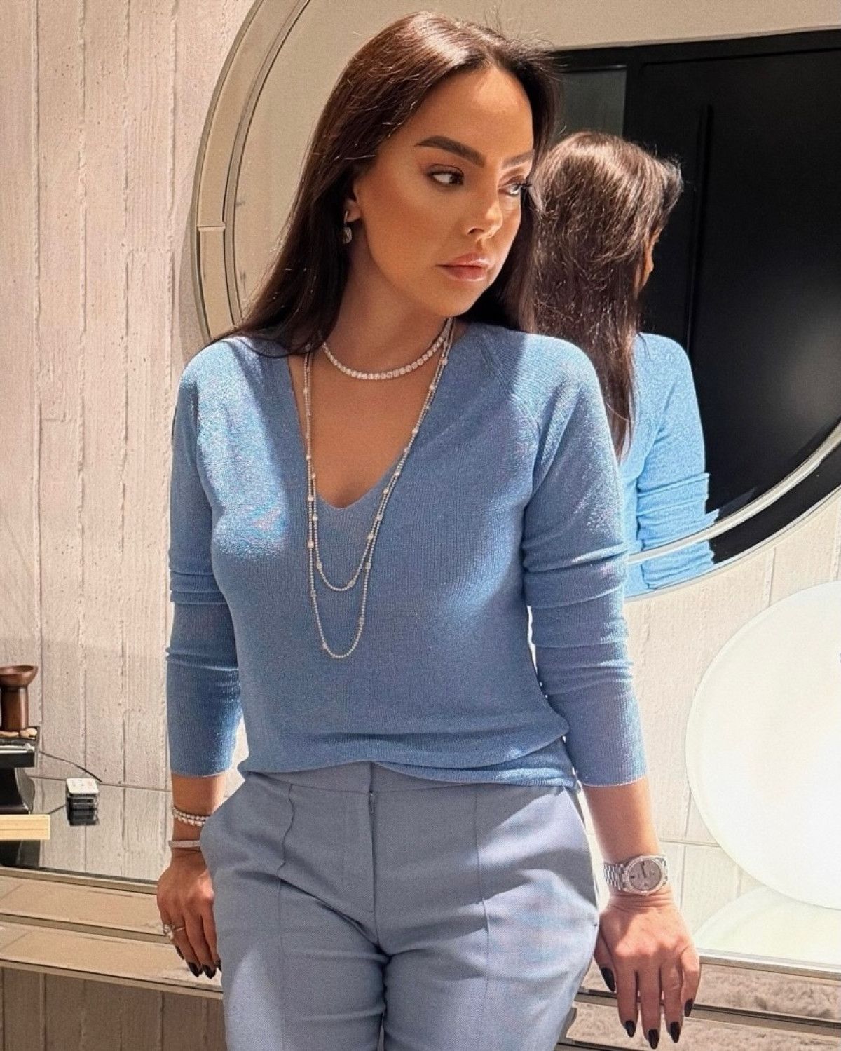 Mavi Huy: Ebru Gündeş'in Son Paylaşımlarında Renkli İfadesi