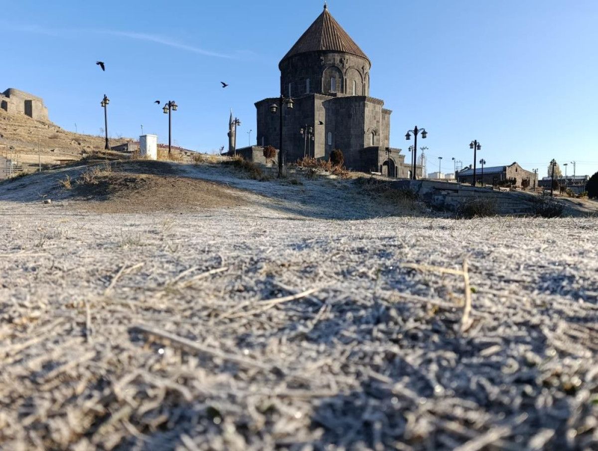 Kars’ta Dışarıda Soğuk Cözümü: Termometre Eksi 15’i Gördü