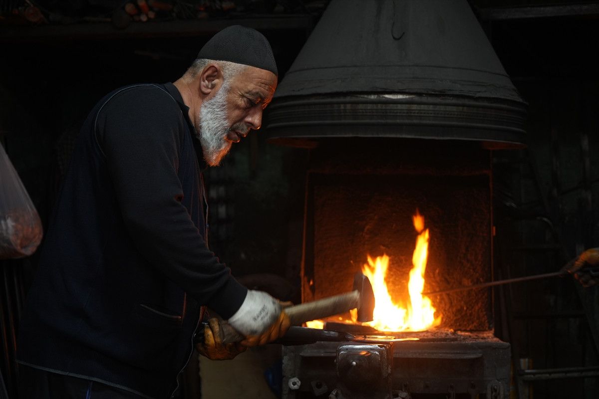 Halit Pınar’ın Demirci Geleneği: 50 Yıldır Ateşte Dövülen Hikâye
