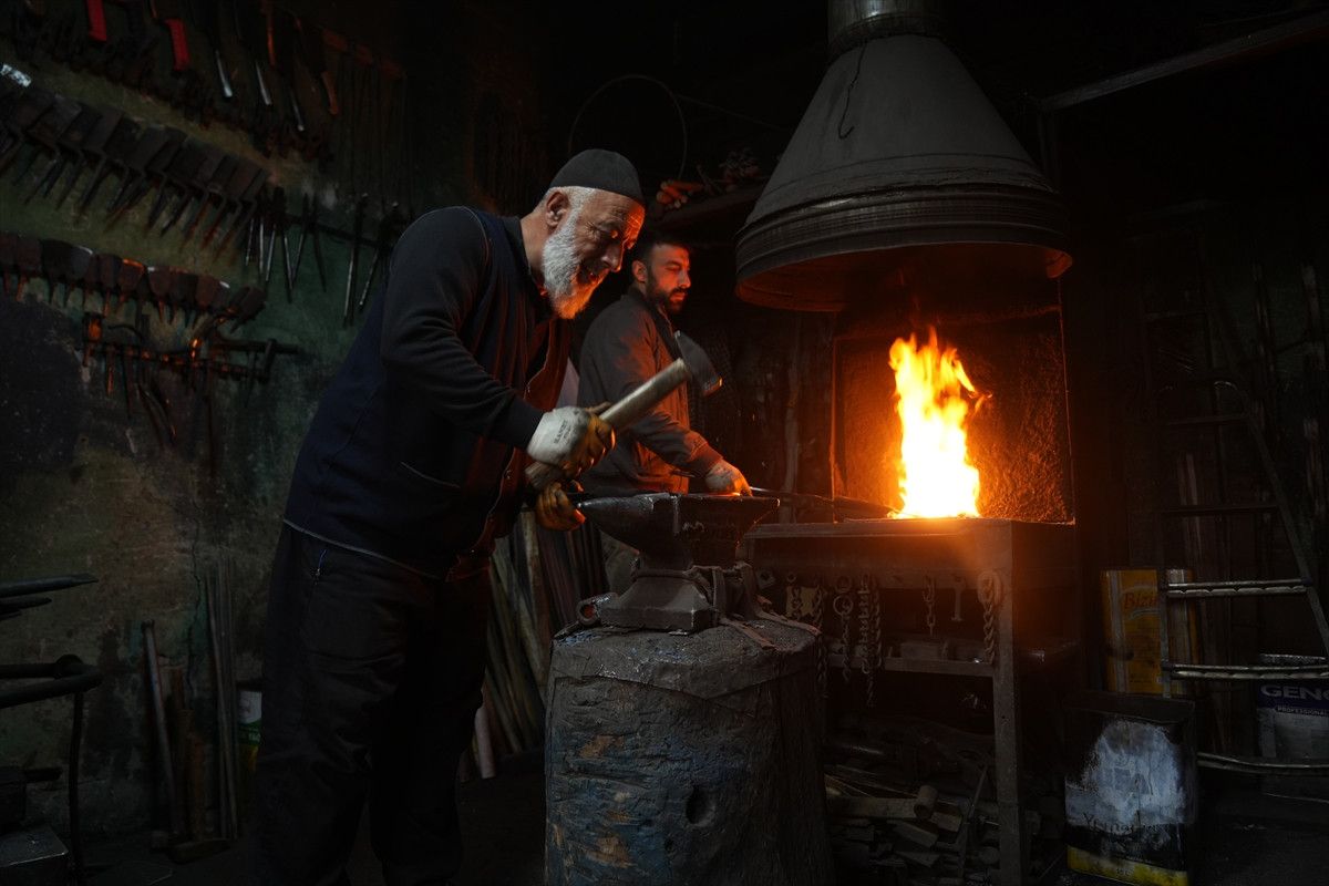 Halit Pınar’ın Demirci Geleneği: 50 Yıldır Ateşte Dövülen Hikâye