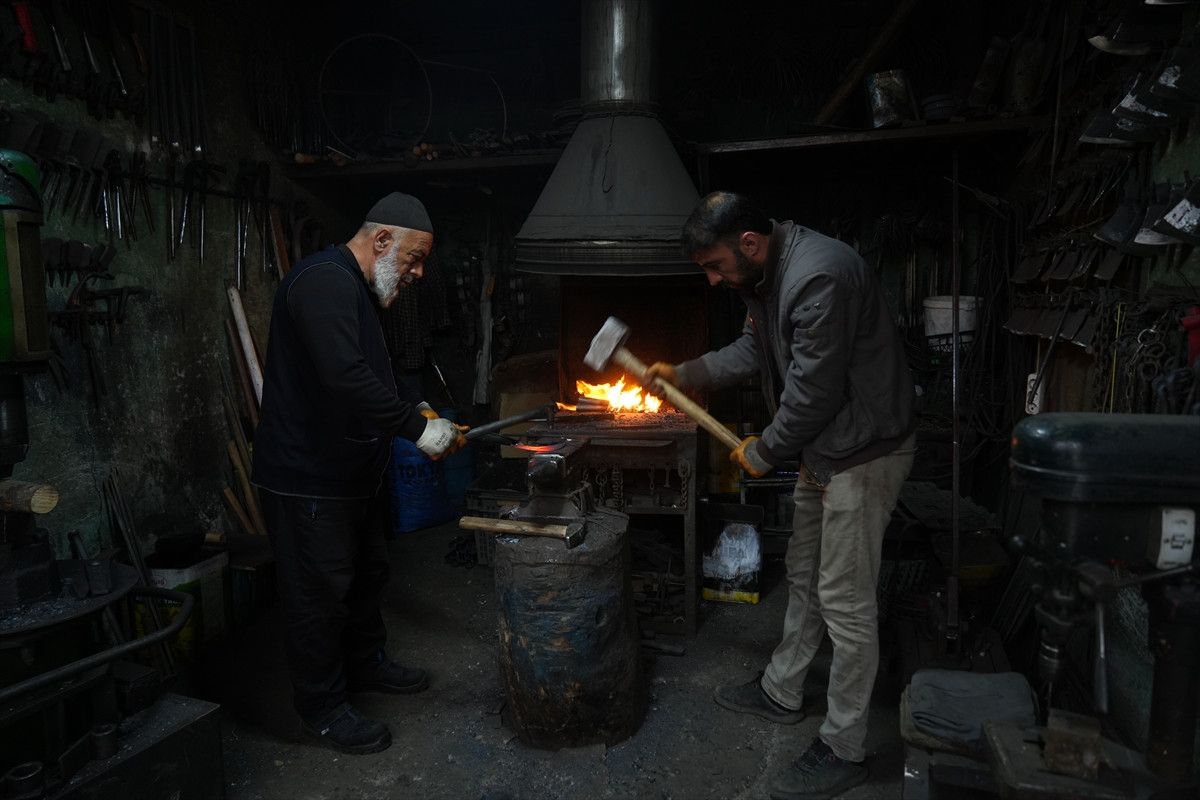 Halit Pınar’ın Demirci Geleneği: 50 Yıldır Ateşte Dövülen Hikâye