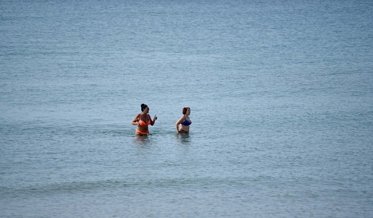 Kuşadası’nda Sonbahar Havası Hızla Sıcaklaştı ve Plajlar Dolu