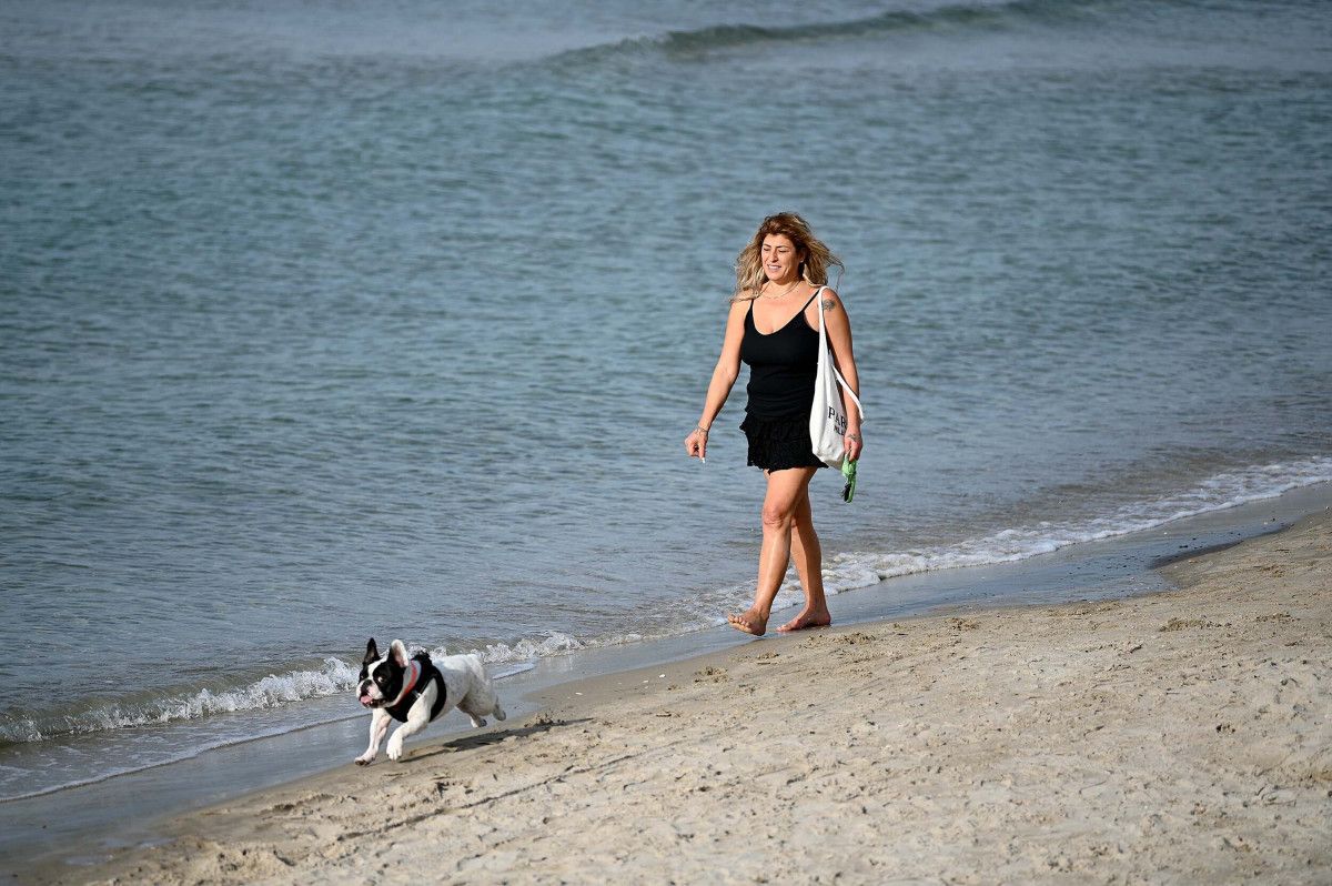 Kuşadası’nda Sonbahar Havası Hızla Sıcaklaştı ve Plajlar Dolu