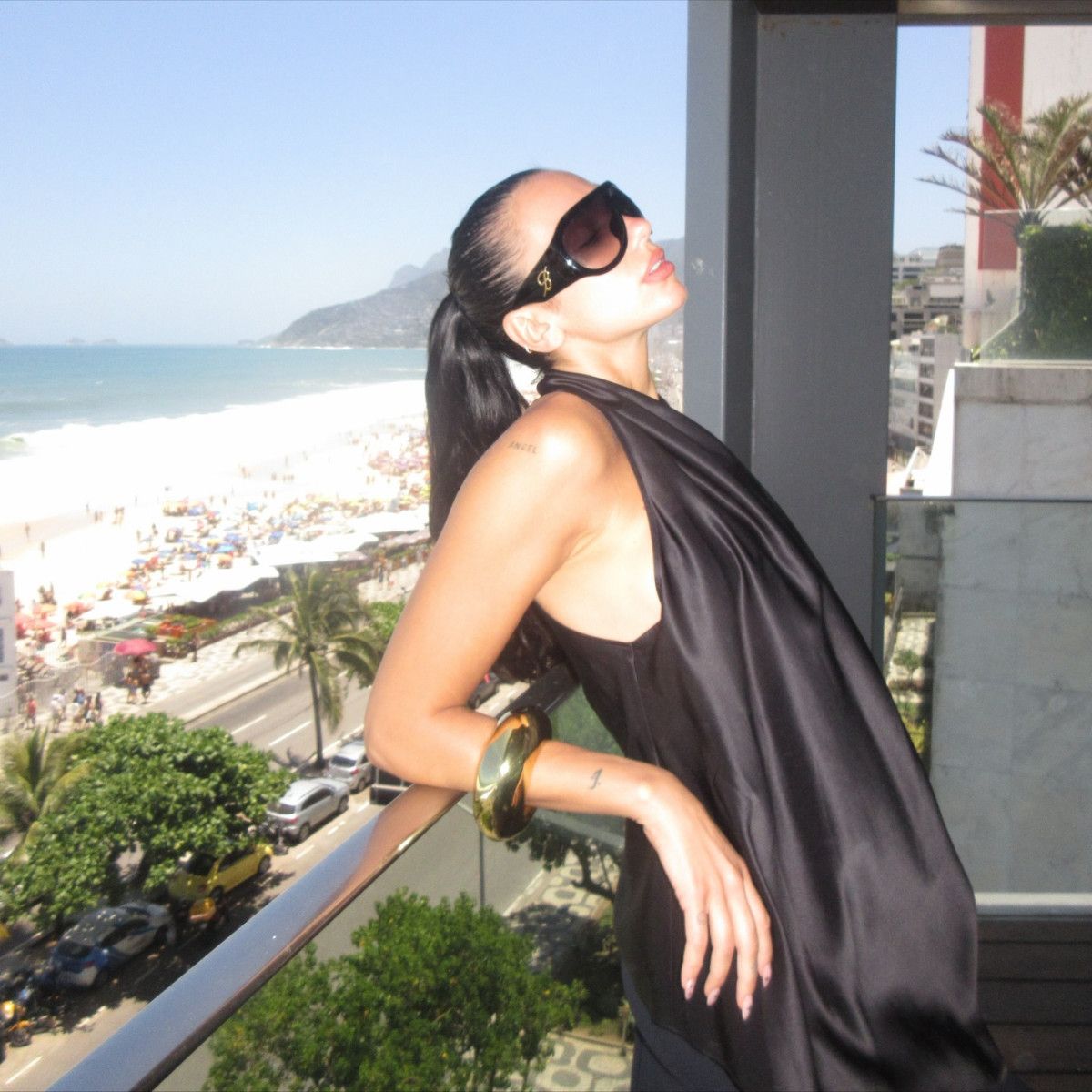 Dua Lipa, Brezilya Etabında Bikinili Anıyla Fırtına Gibi Göz Alıyor