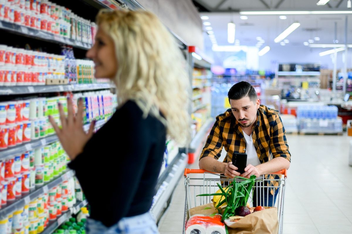 Marketin Duygusal Yönlendirmesi: Raflar, Koku ve Zamanın Psikolojisi