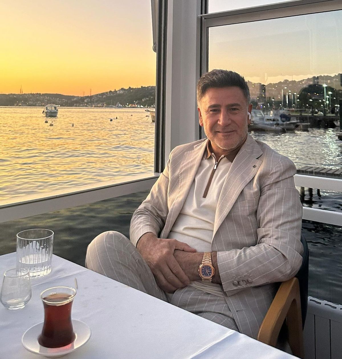 İzzet Yıldızhan’ın Oğullarıyla Paylaştığı Anlar: Baba–Oğul Pozunda Dikkat Çeken Benzerlikler