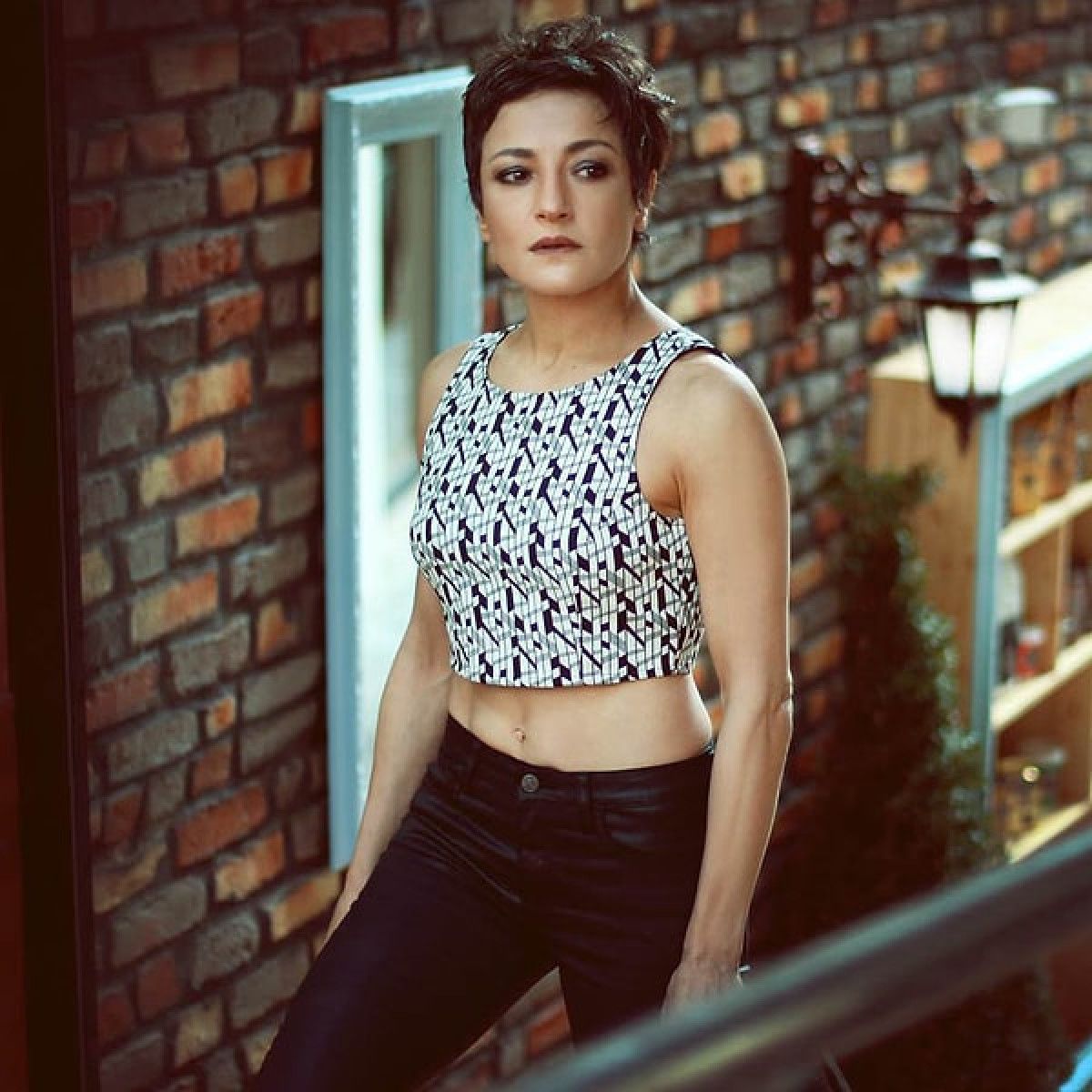 Uzak Şehir'de Fidan: Gözleri Üzerinde Tutan Usta Oyuncu İlkay Kayku Atalay