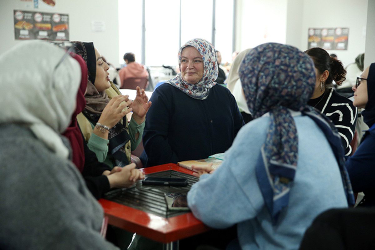 Katsayı Engelini Aşan Deniz Çiftçioğlu: 20 Yıldır Süren Eğitim Hayalini İlahiyat Fakültesi ile Taçlandırdı