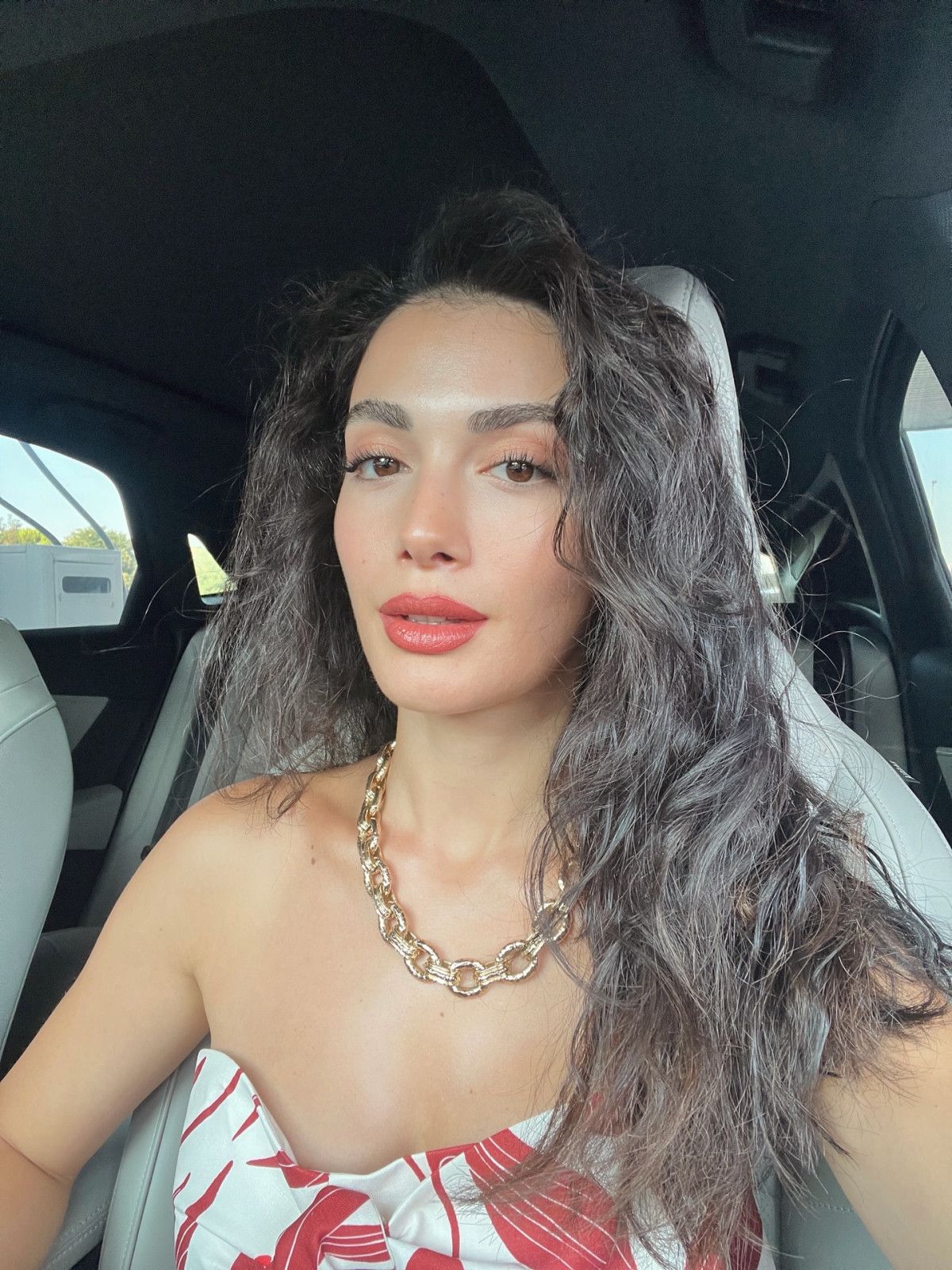 Özge Yağız ve Burak Berkay Algül Çifti: Ayrılık ve Söylentiler Büyüyor