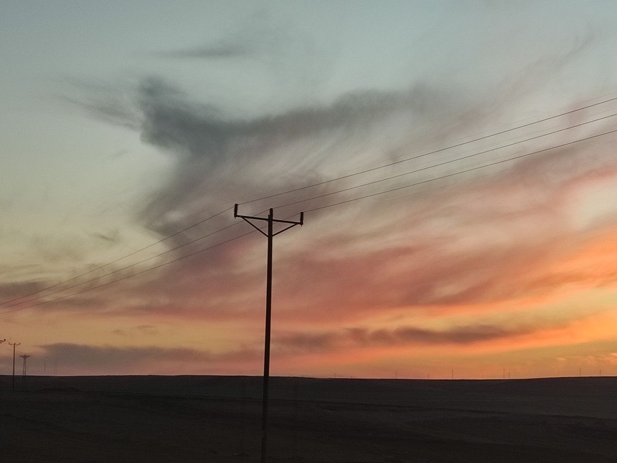 Damal'da Gün Doğumu: Dağların Üstünde Kızıllık ve Büyüleyici Manzara